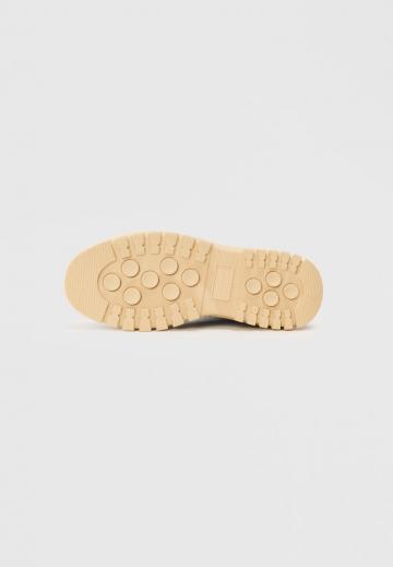 Ботинки на шнуровке