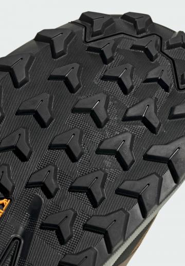 Походные кроссовки