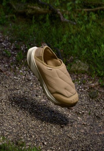 Походные кроссовки