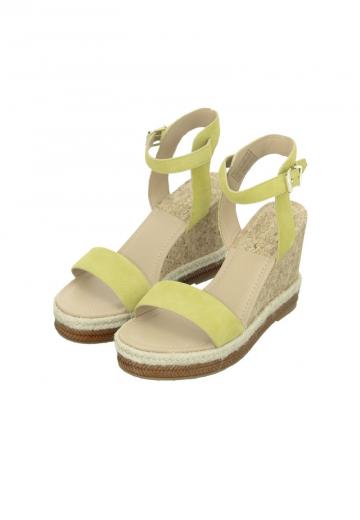 Босоножки на танкетке