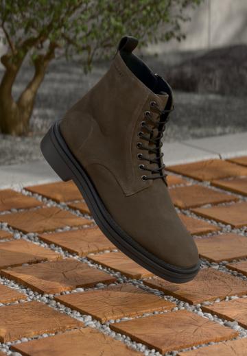 Ботинки на шнуровке