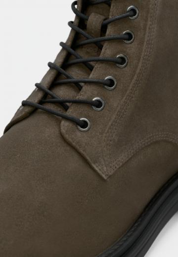 Ботинки на шнуровке