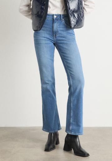 Клешеные брюки