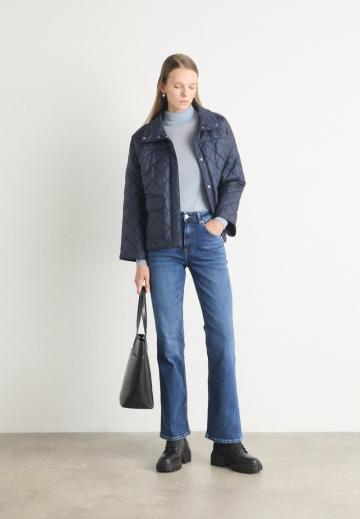 Клешеные брюки