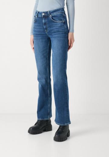 Клешеные брюки