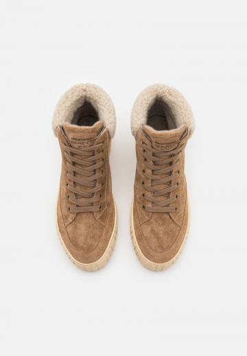 Ботинки на шнуровке