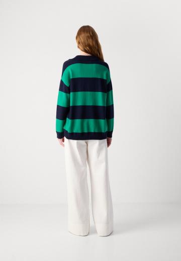 Пуловер с воротником поло