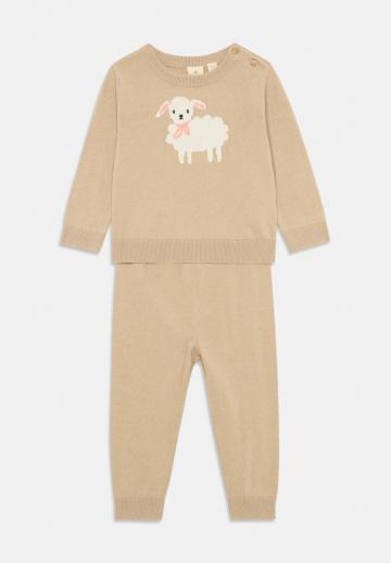 Набор одежды