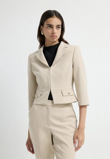 Короткий блейзер