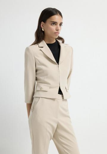 Короткий блейзер