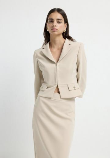 Короткий блейзер