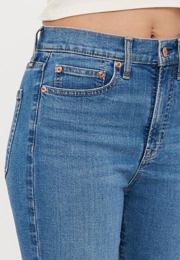 Клешеные джинсы