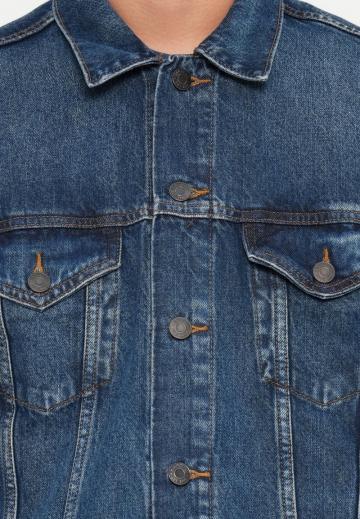 Джинсовая куртка