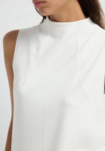 Блузка без рукавов