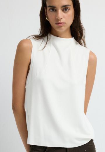 Блузка без рукавов