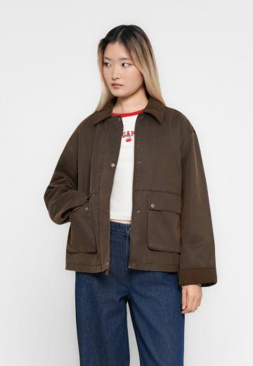 Куртка с накладнымит карманами