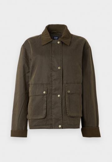 Куртка с накладнымит карманами