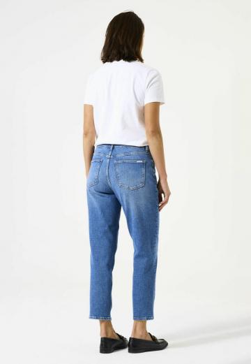 Короткие джинсы