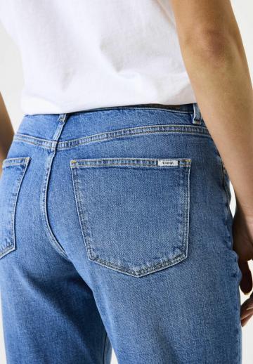 Короткие джинсы