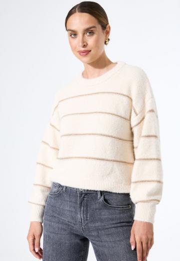 Пуловер в полоску