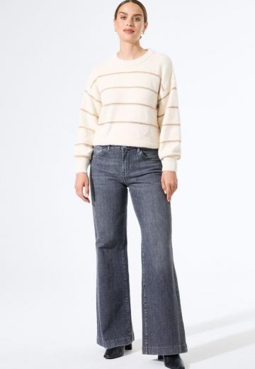 Пуловер в полоску