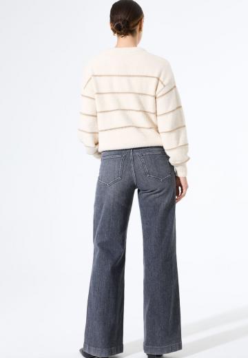 Пуловер в полоску