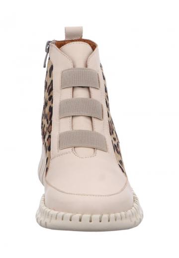 Ботинки на шнуровке