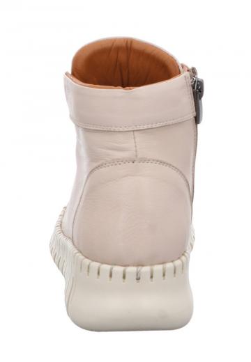 Сапожки на танкетке