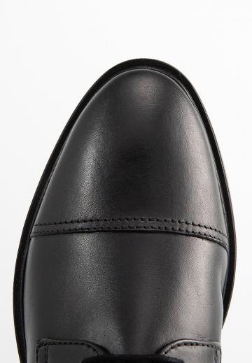 Ботинки на шнуровке