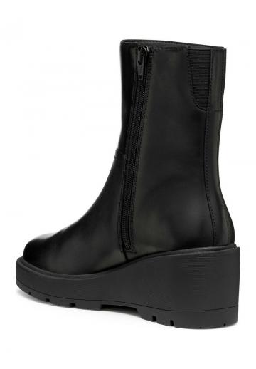 Сапожки на танкетке