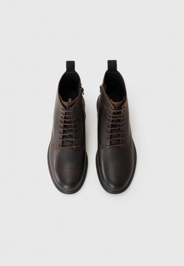 Ботинки на шнуровке