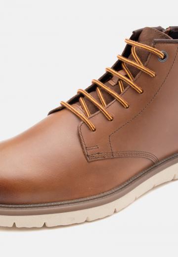 Ботинки на шнуровке