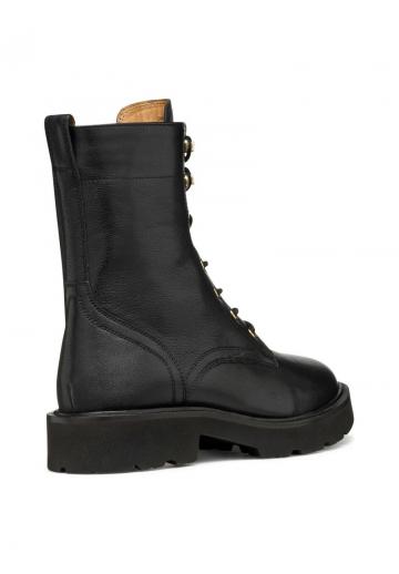 Ботинки на шнуровке