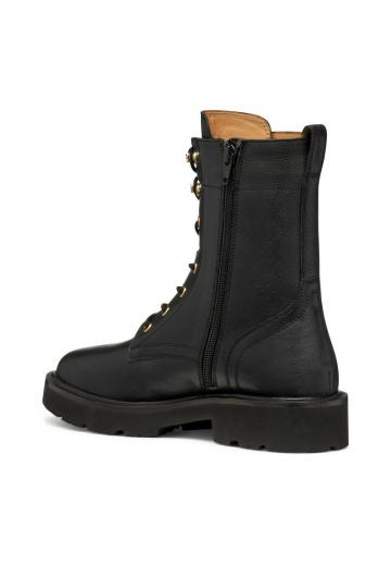 Ботинки на шнуровке