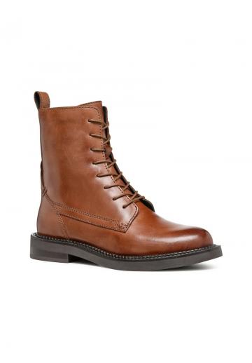 Ботинки на шнуровке