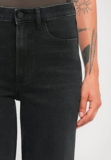 Клешеные джинсы