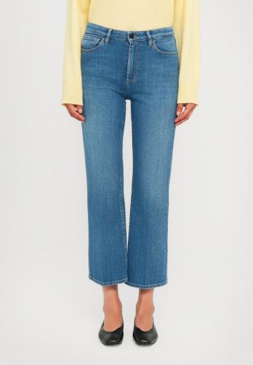 Короткие джинсы