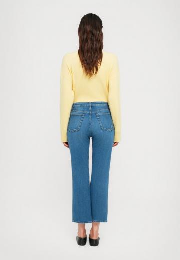 Короткие джинсы