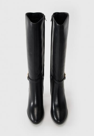 Высокие сапоги