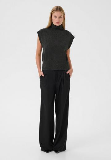 Пуловер без рукавов