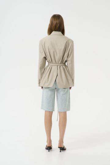 Блейзер с накладными карманами