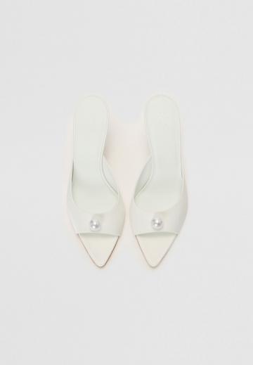 Босоножки на каблуке