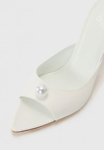 Босоножки на каблуке