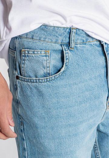 Прямые джинсы