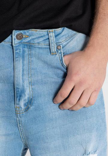 Прямые джинсы