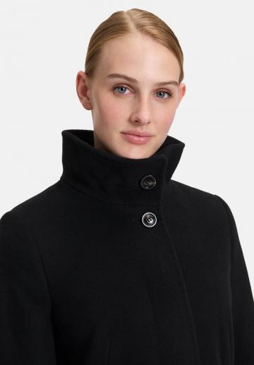 Короткое пальто