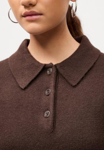 Пуловер с воротником поло