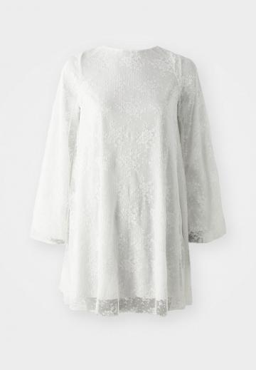 Короткое платье