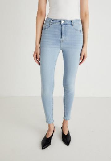 Узкие джинсы