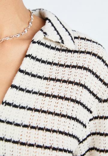 Пуловер в полоску